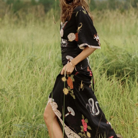 LENNI Xeno Print Maxi Dress! - Picture 2 of 14